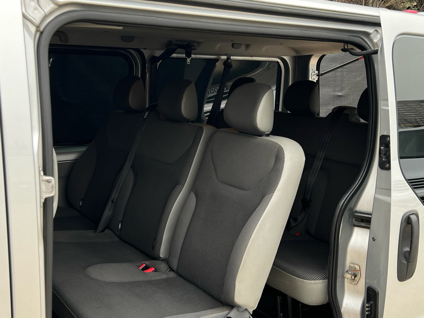 Vauxhall Vivaro Minibus 9 Seater