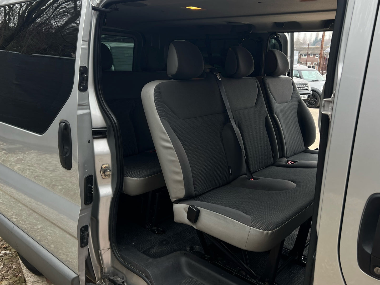 Vauxhall Vivaro Minibus 9 Seater