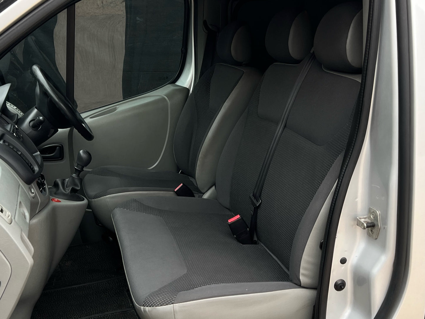 Vauxhall Vivaro Minibus 9 Seater