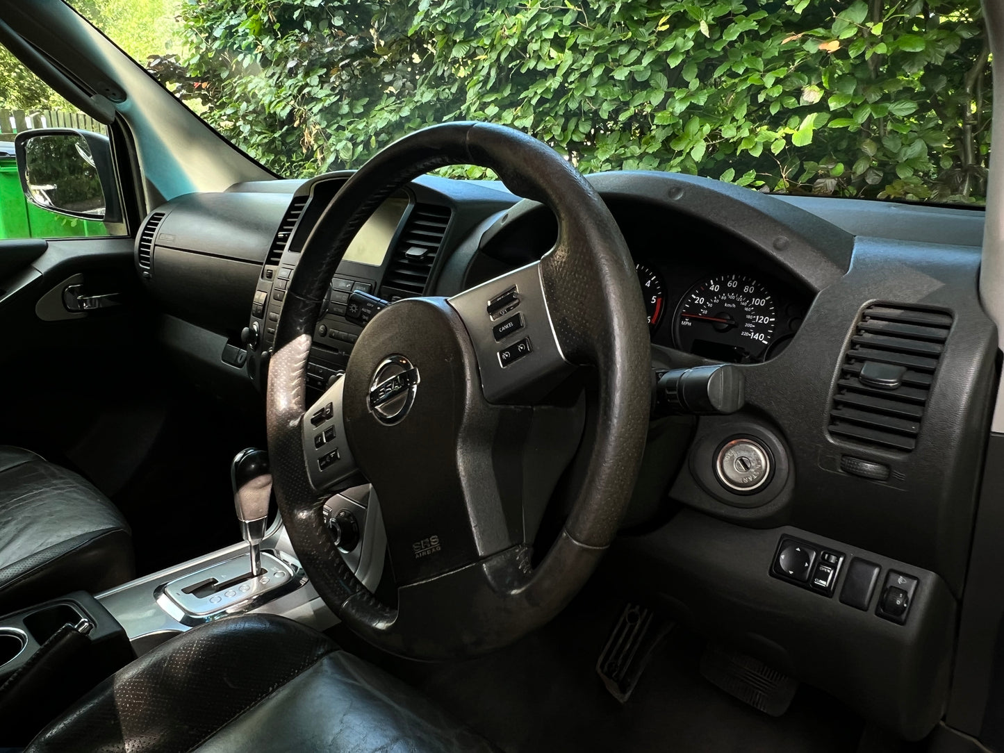 Nissan Navara | 2.5 dCi Tekna Pickup 4dr Diesel Auto 4WD